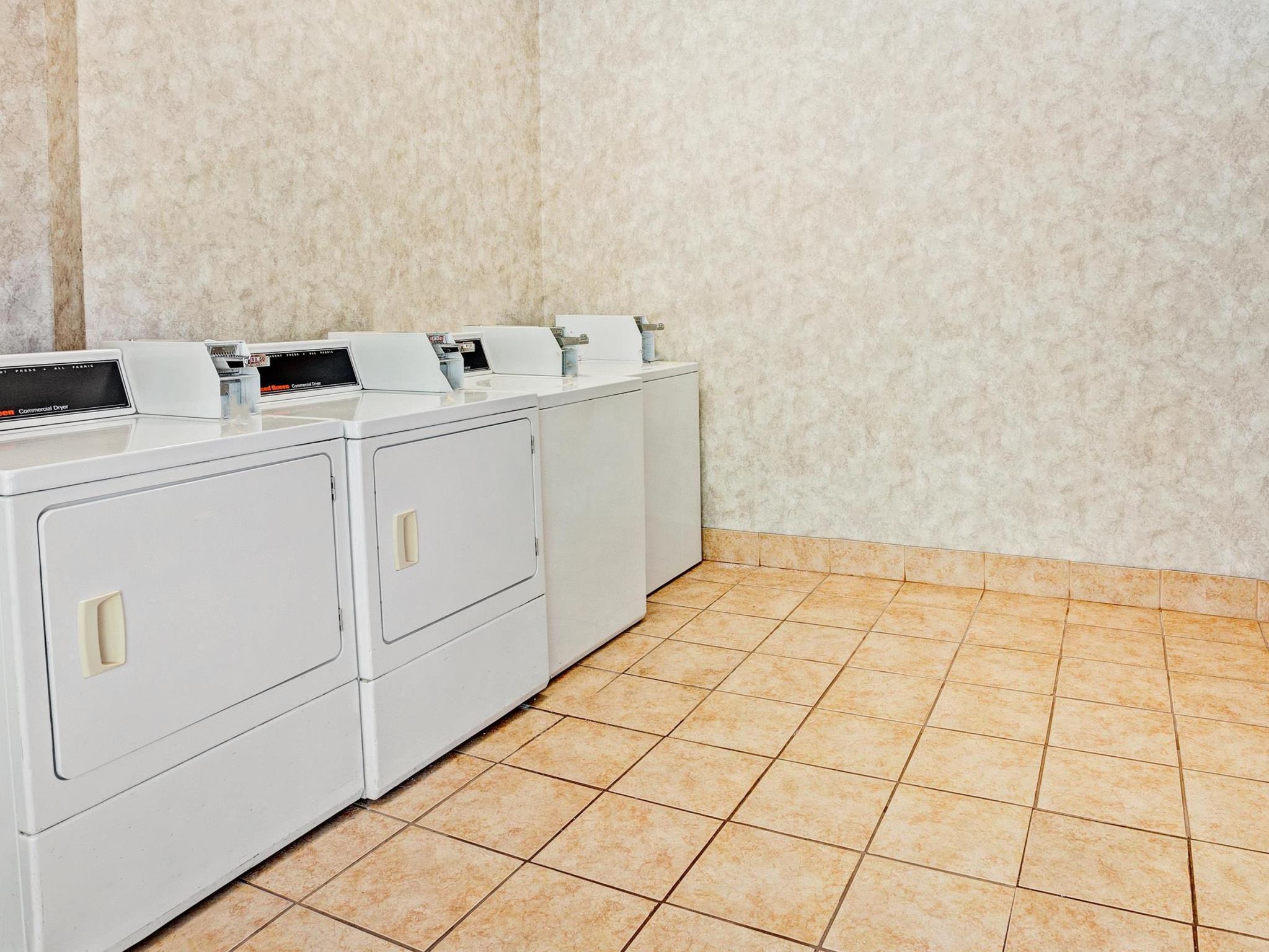 Days Inn & Suites By Wyndham Monroe Ngoại thất bức ảnh