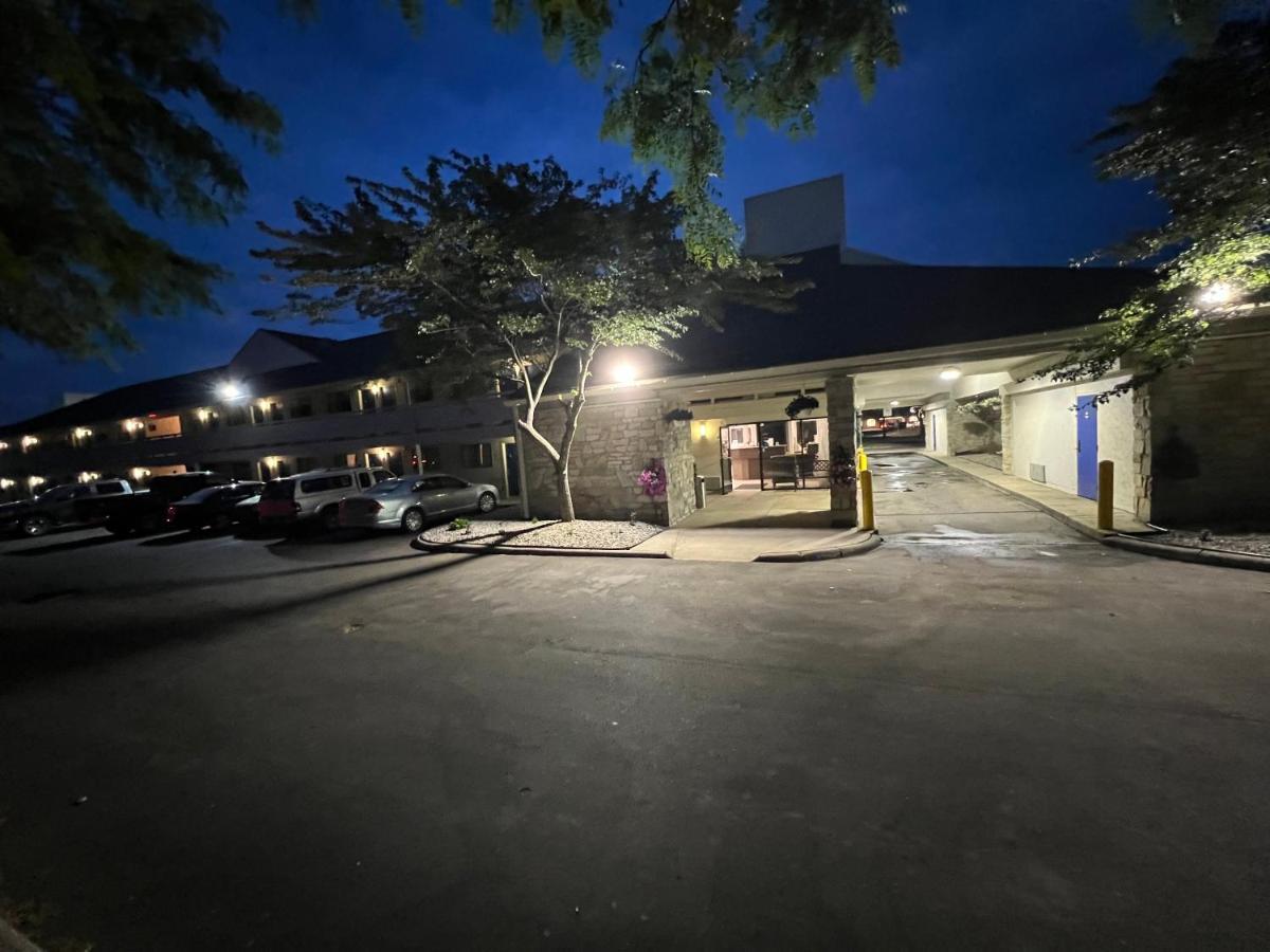 Days Inn & Suites By Wyndham Monroe Ngoại thất bức ảnh