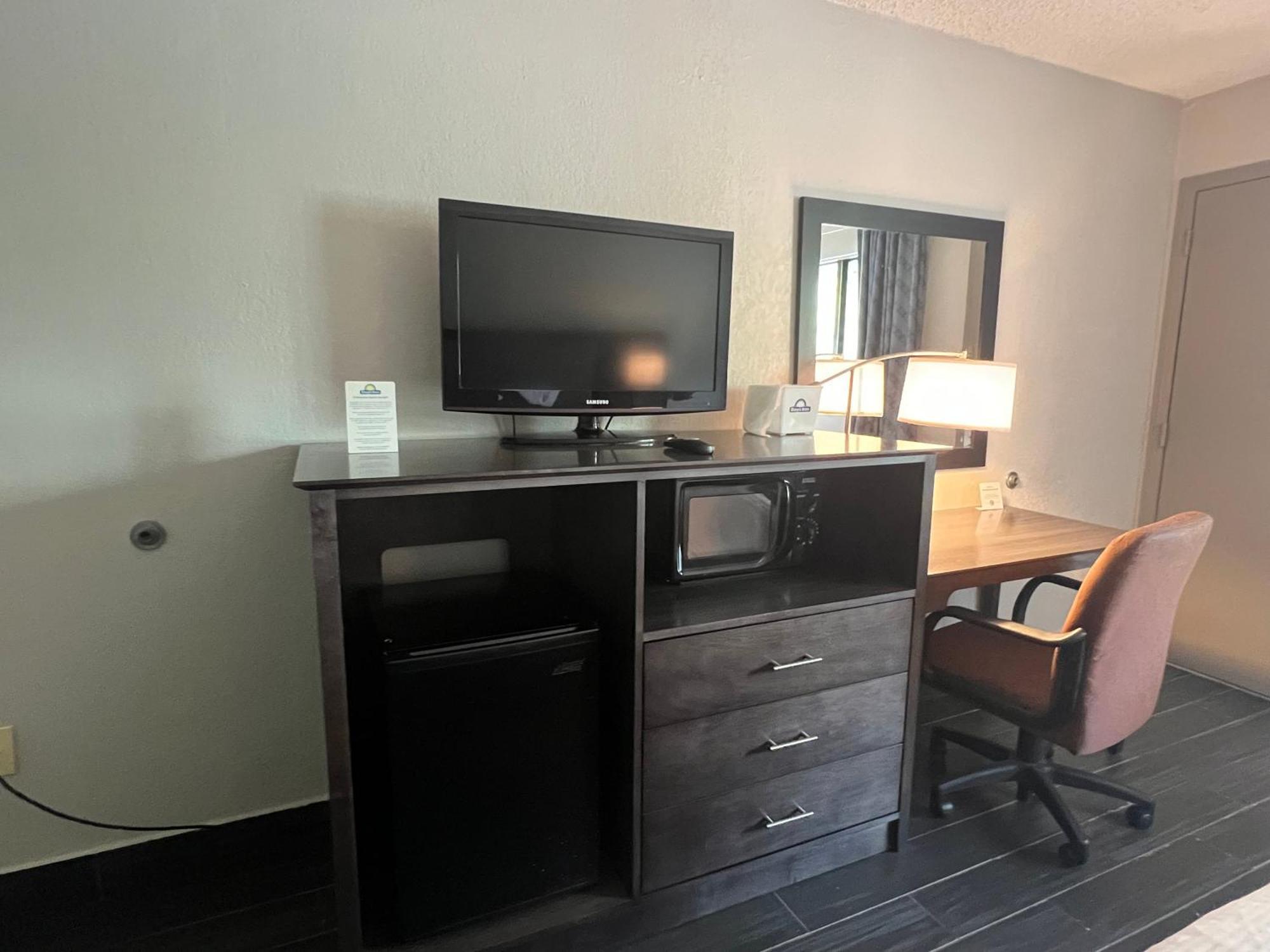 Days Inn & Suites By Wyndham Monroe Ngoại thất bức ảnh