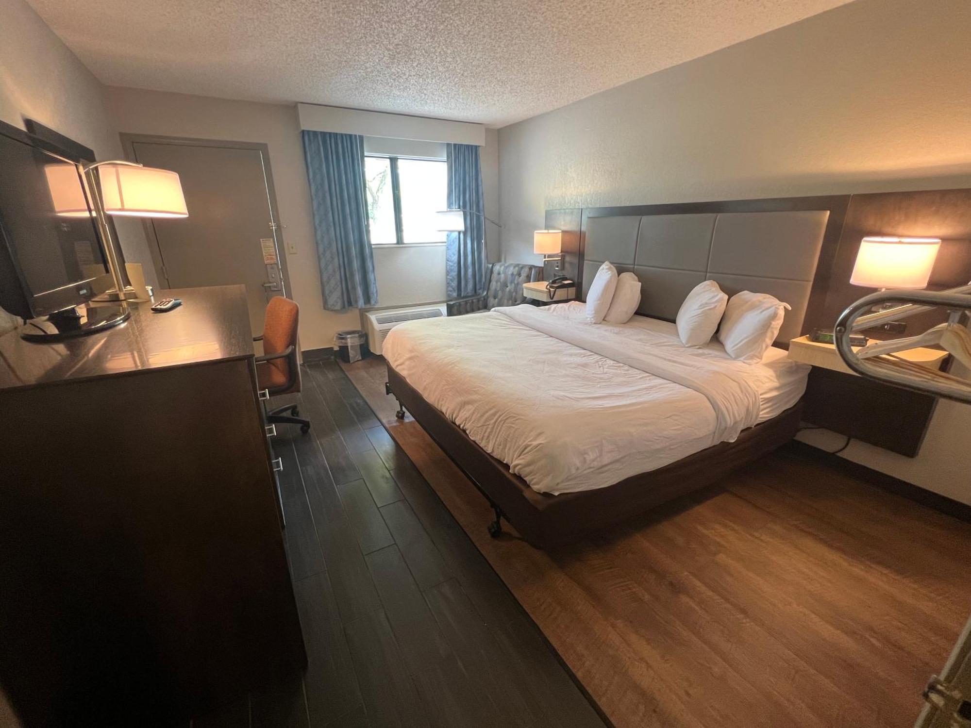 Days Inn & Suites By Wyndham Monroe Ngoại thất bức ảnh