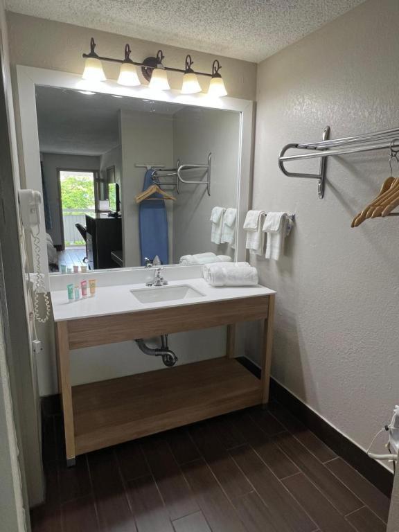 Days Inn & Suites By Wyndham Monroe Ngoại thất bức ảnh